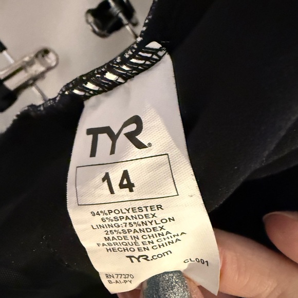 TYR Women's Monochrome Floral One Piece Swimsuit - Picture 4 of 7